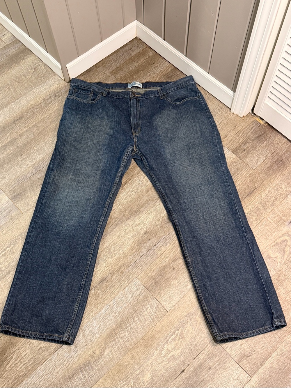 Levi's Men's Relaxed Fit Jeans in Dark Blue Denim